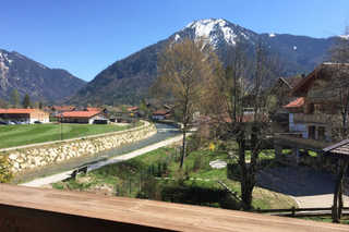 Rottach.Apartments (Ferienwohnungen am Tegernsee) Blick vom Balkon auf den Wallberg